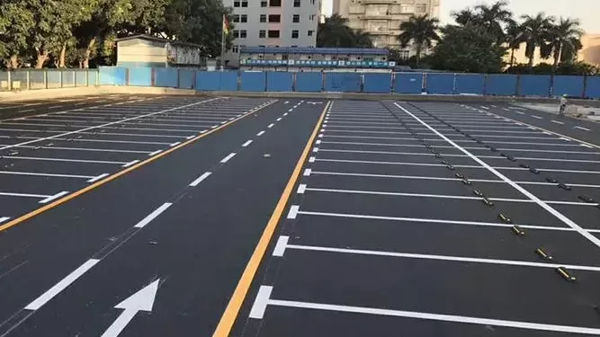 常见停车标志线的颜色
